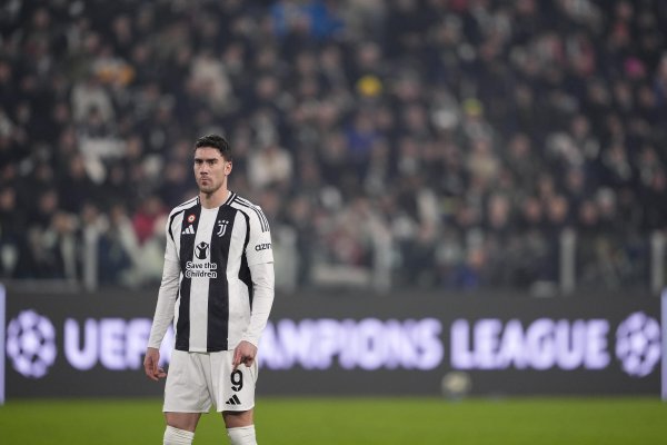 富途证券 记者：DV9转会米兰可行，但需放弃部分薪水&接受约500万欧遣散费